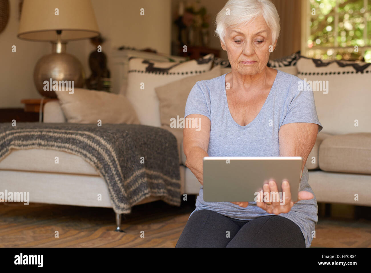 Close-up of a senior woman exercising with digital tablet Banque D'Images