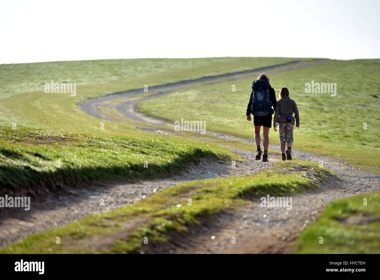 Couple en train de marcher sur les South Downs Way Banque D'Images