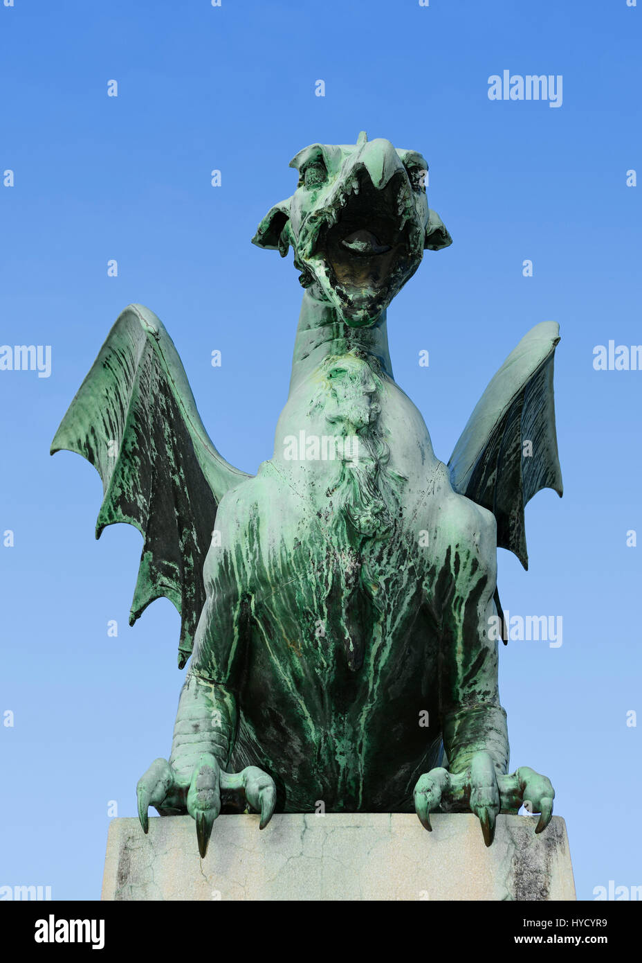 Ljubljana, Slovénie. Statue sur le Pont du Dragon, Zmajski plus. Banque D'Images