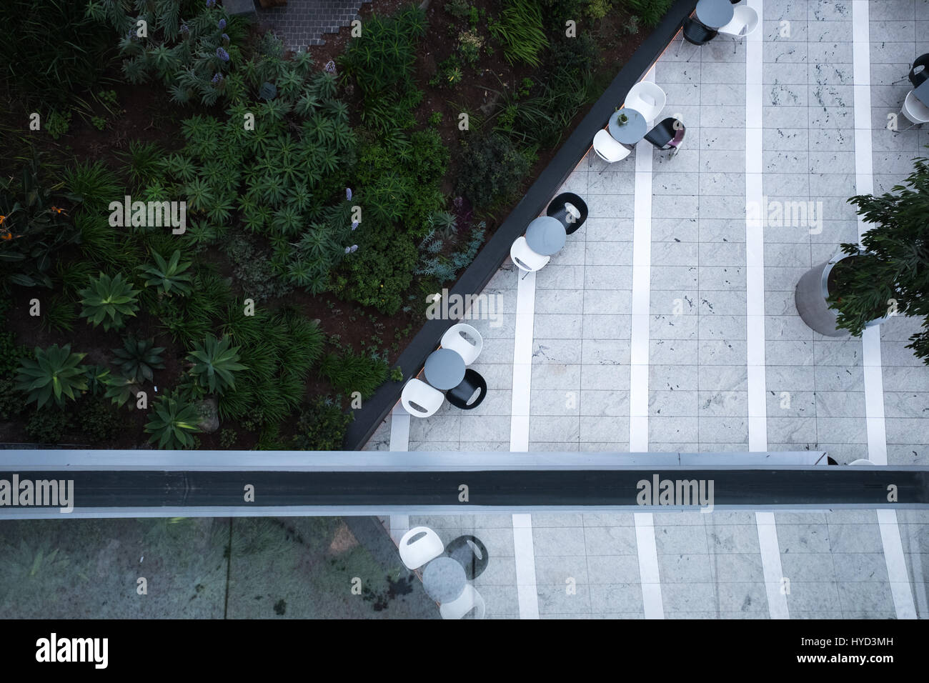 Le patio et le café région du ciel jardins du bâtiment de talkie-walkie, 20 Fenchurch Street, City of London, en Angleterre. Banque D'Images
