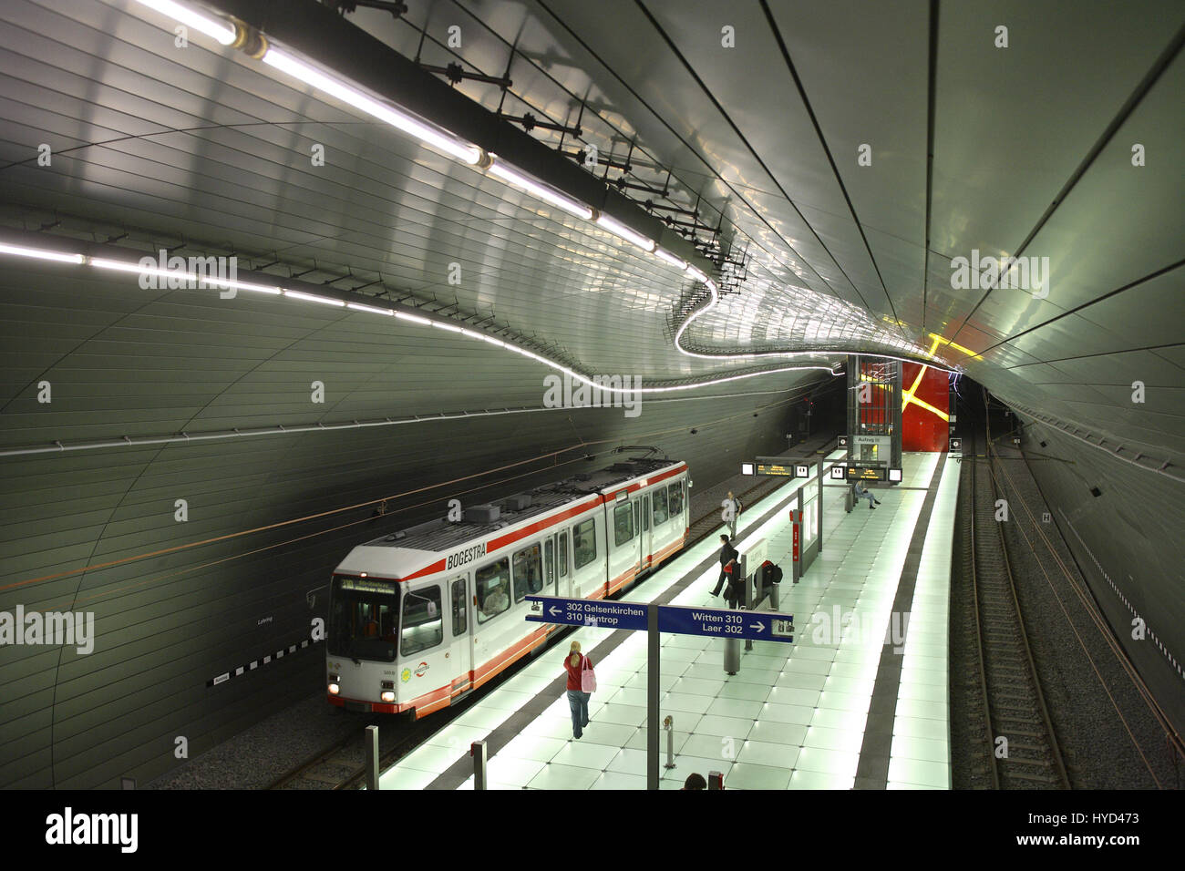 L'Allemagne, la région de la Ruhr, Bochum, métro station Lohring. Banque D'Images