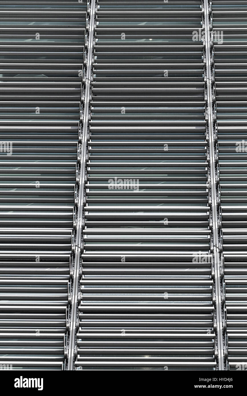 Fenêtres sur le côté sud de l'un skyscraperat talkie-walkie, 20 Fenchurch Street, City of London, en Angleterre. Banque D'Images