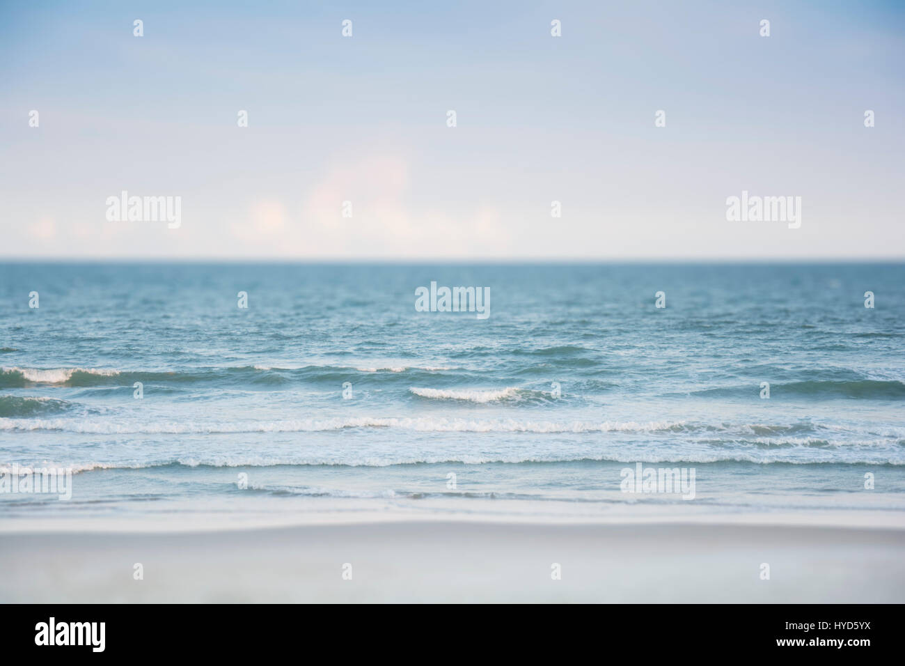 Seascape avec des vagues Banque D'Images