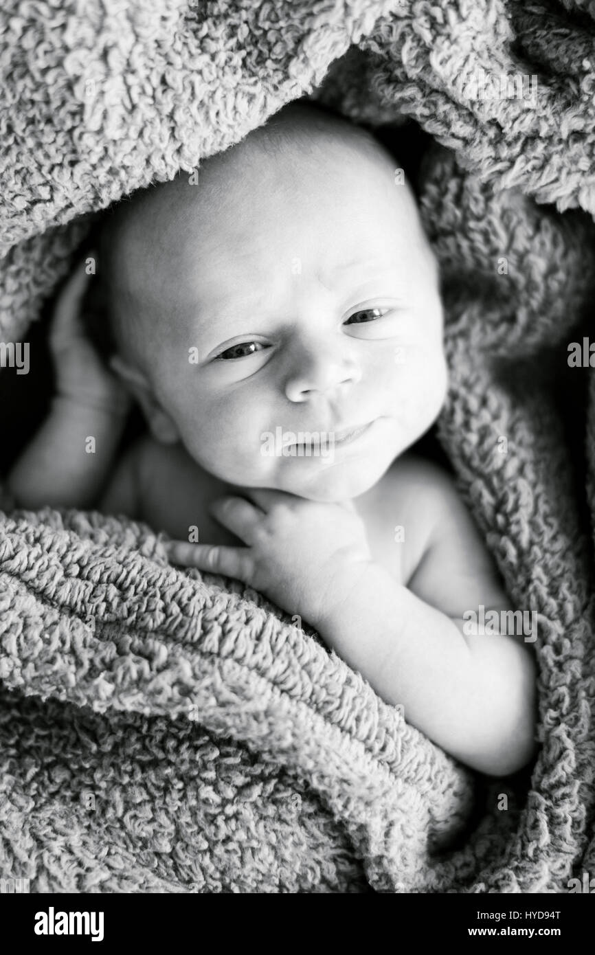 Portrait d'un jour bébé garçon (0-1 mois) Banque D'Images