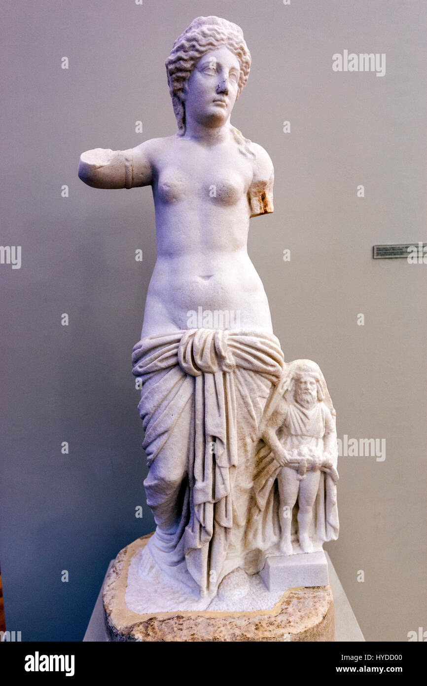 Statue de Vénus en marbre avec Ansotica Priape avec inscription votive, d'Aenona (NIN), Musée archéologique de Split Croatie Banque D'Images