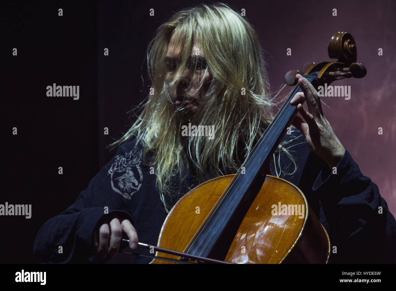 Groupe finlandais Apocalyptica jouant des chansons de Metallica en concert hall Vatrosav Lisinski, Zagreb, Croatie sur leur tournée européenne 2017 Banque D'Images