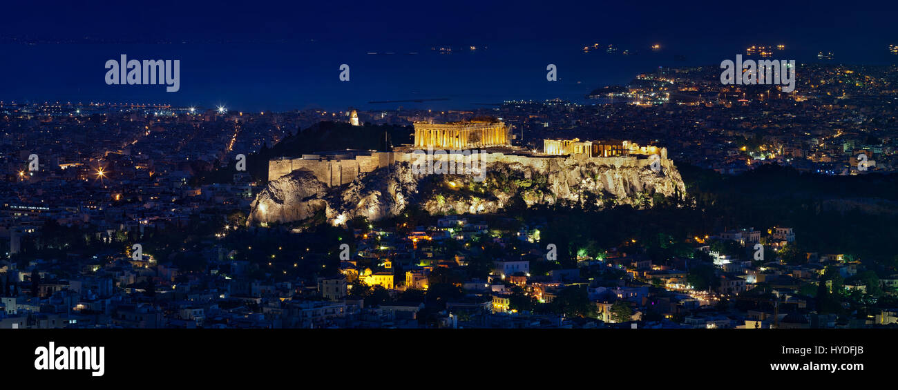 Vue de nuit depuis le mont de l'Acropole, le mont Lycabette Athènes Banque D'Images