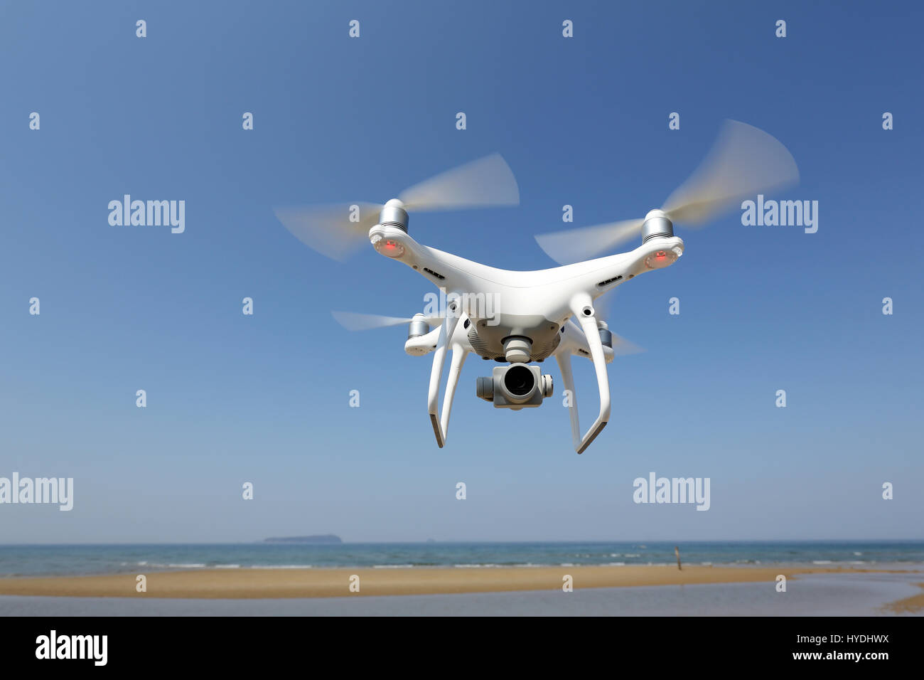 Vol de drones d'avion Banque de photographies et d'images à haute  résolution - Page 2 - Alamy