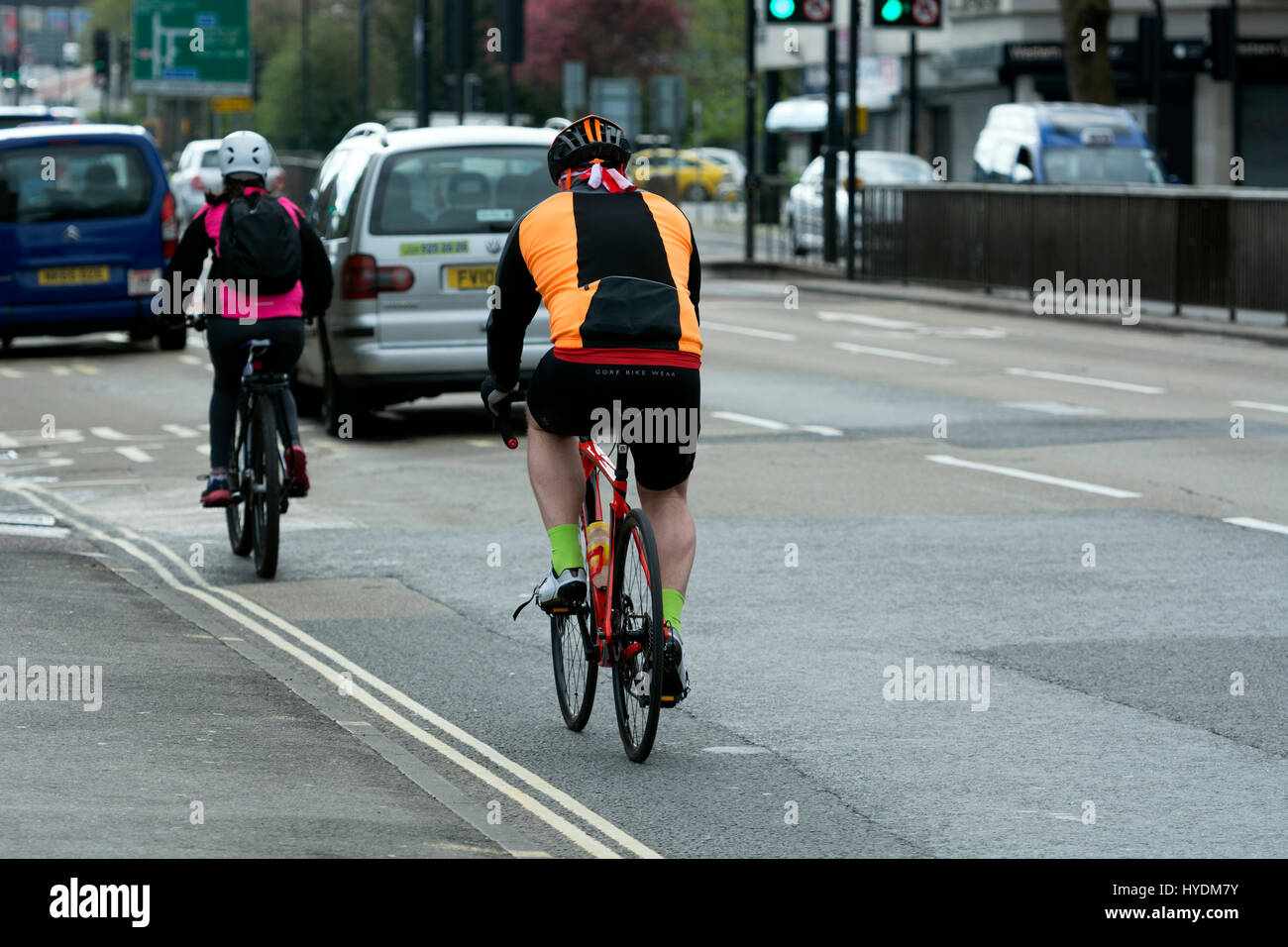 Les cyclistes dans le centre-ville de Bristol, Royaume-Uni Banque D'Images