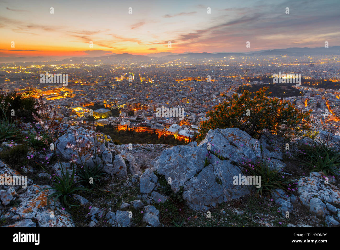 Vue d'Athènes depuis la colline du Lycabette au coucher du soleil, la Grèce. Banque D'Images