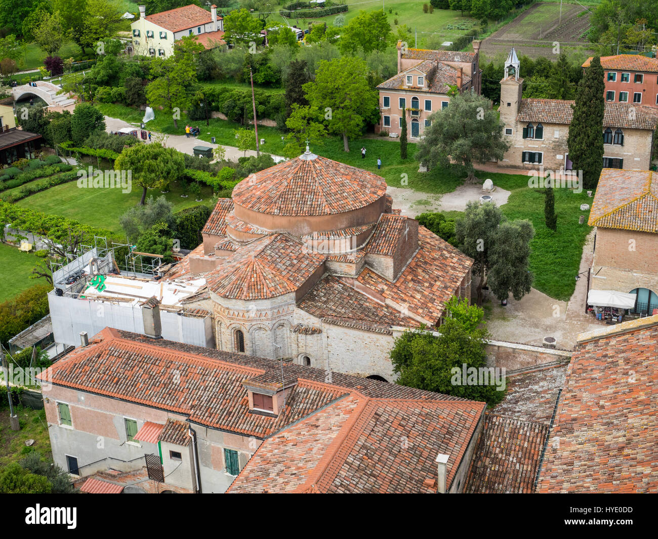 Chiesa di Santa Fosca du clocher (campanile) de la Basilique de Santa Maria Assunta de Torcello dans la lagune de Venise, Venise, Italie Banque D'Images
