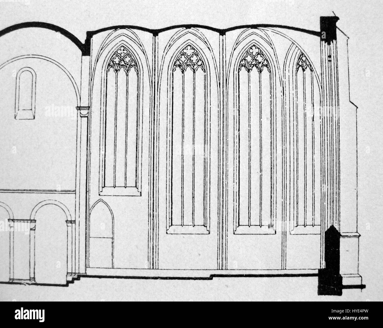 La Marienkirche Chor à Ludorf est un site religieux remarquable connu pour sa beauté architecturale et son importance historique. La zone du chœur présente de superbes vitraux et une iconographie religieuse détaillée. Banque D'Images