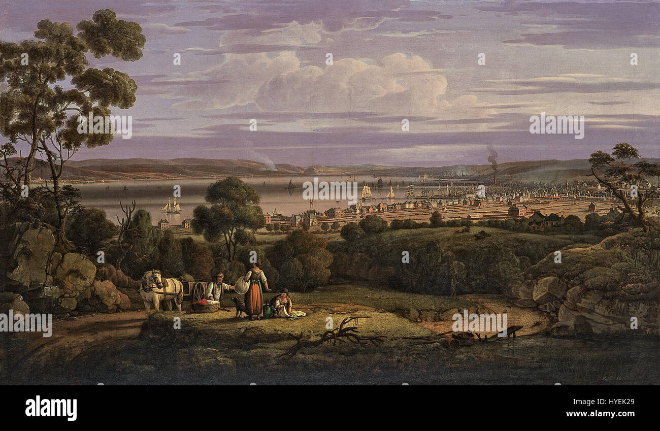 'View of Greenock, Scotland' de Robert Salmon représente la ville écossaise de Greenock le long de la rivière Clyde. La peinture capture le port animé, les navires et la beauté naturelle environnante de la région. Banque D'Images