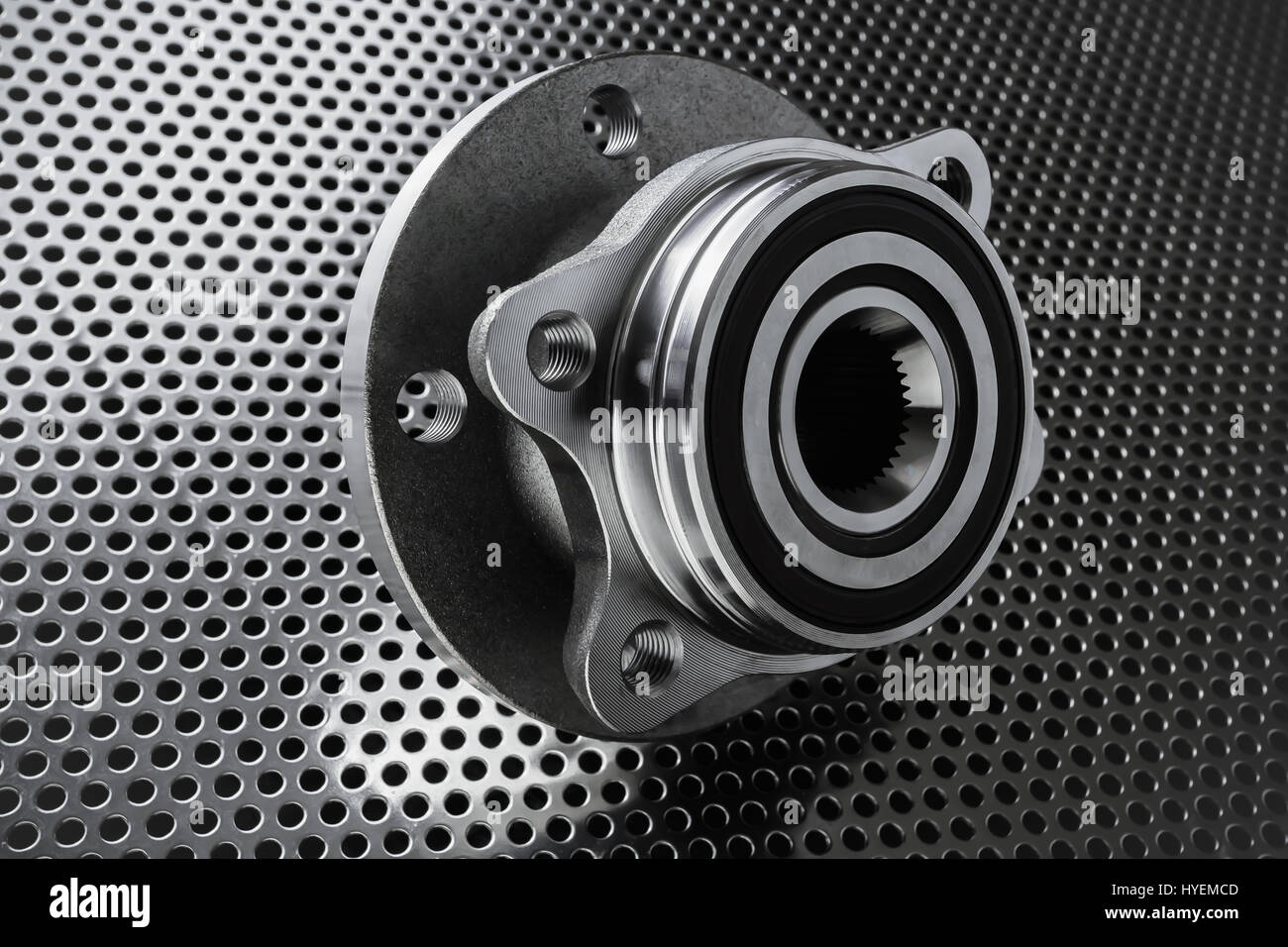 Composition de la voiture roulement de roue sur la surface de métal Banque D'Images