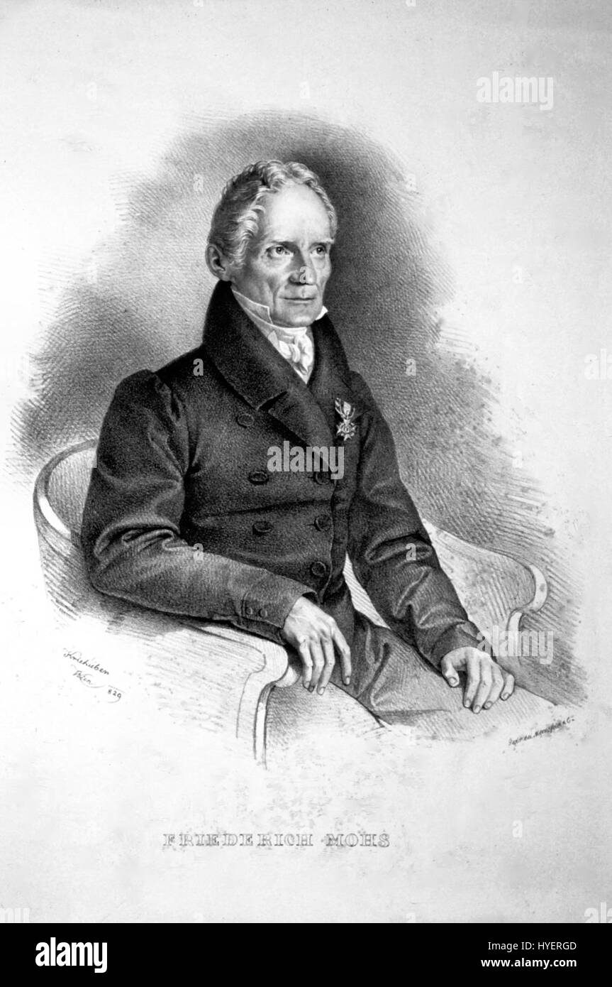 La lithographie de Friedrich Mohs illustre sa maîtrise de la technique lithographique. Connu pour sa précision et son intérêt scientifique, le travail de Mohs allie habileté artistique et approche méthodique des formes naturelles. Banque D'Images