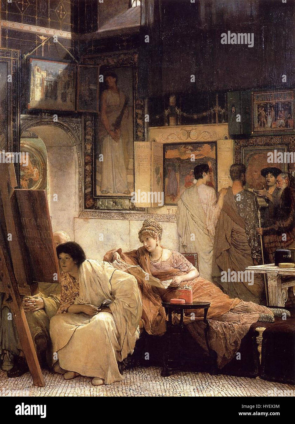 « A Picture Gallery » de Lawrence Alma Tadema est une peinture bien connue qui met en valeur son habileté à décrire l'architecture classique et les thèmes historiques. L'œuvre présente des figures engagées dans des activités artistiques et savantes dans un espace de galerie magnifiquement rendu. Banque D'Images