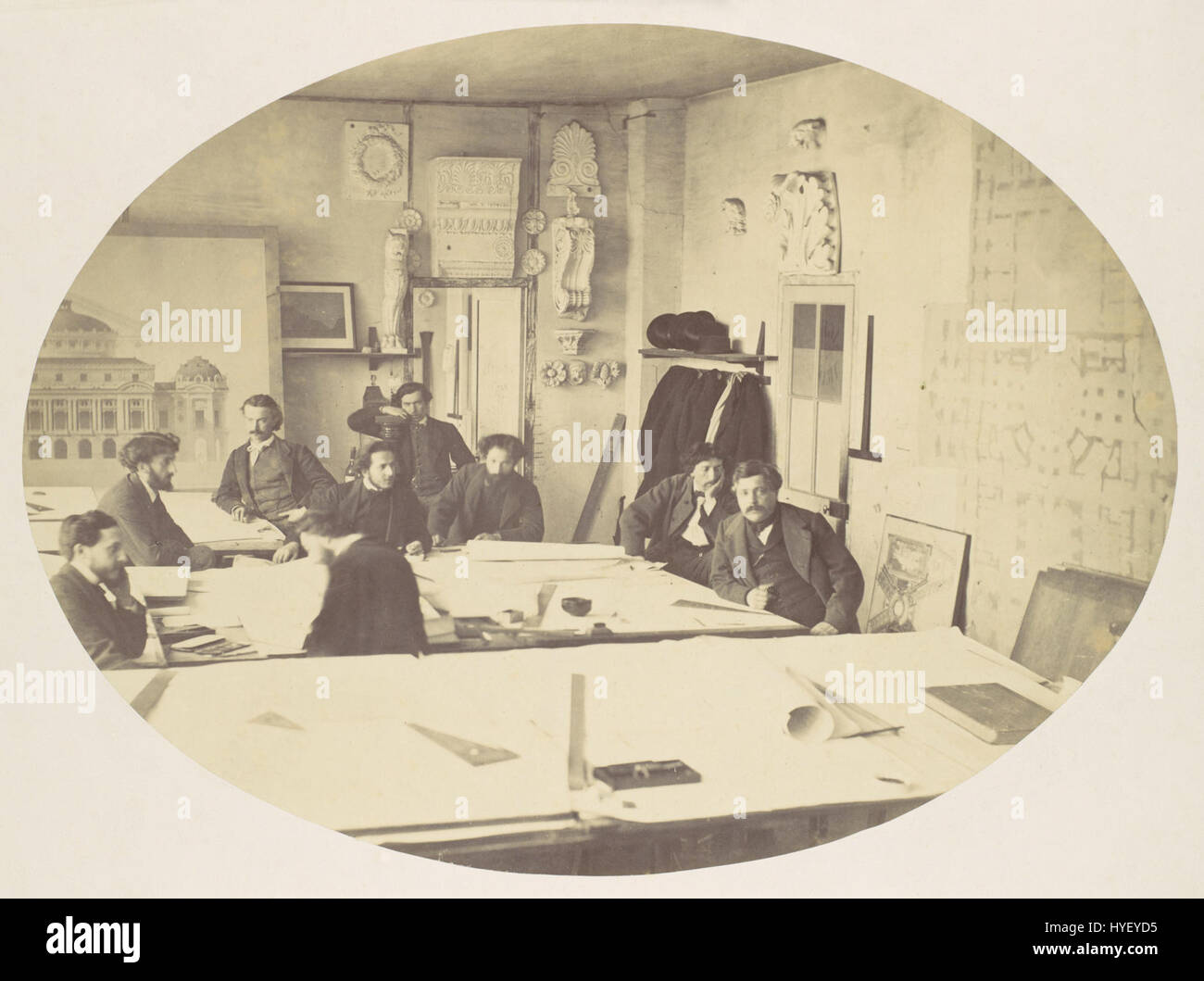 Durandelle Louis Emile, Charles Garnier, dans la salle de dessin lors de la conception du nouvel Opéra de Paris, ca. 1870 Banque D'Images