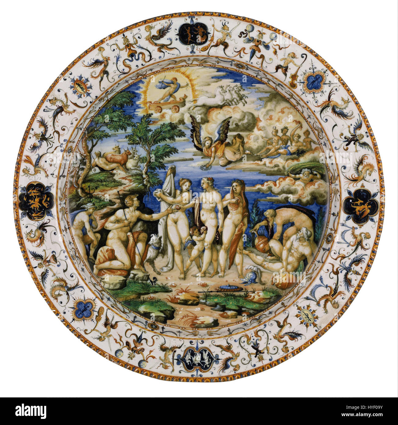 'Le jugement de Paris' est une peinture associée à l'atelier d'Orazio Fontana, un artiste baroque italien. La scène représente le jugement mythologique où Paris, un prince troyen, choisit la plus belle déesse, conduisant à la guerre de Troie. L'atelier de Fontana a probablement contribué à cette pièce, mêlant drame baroque et thèmes mythologiques. Banque D'Images