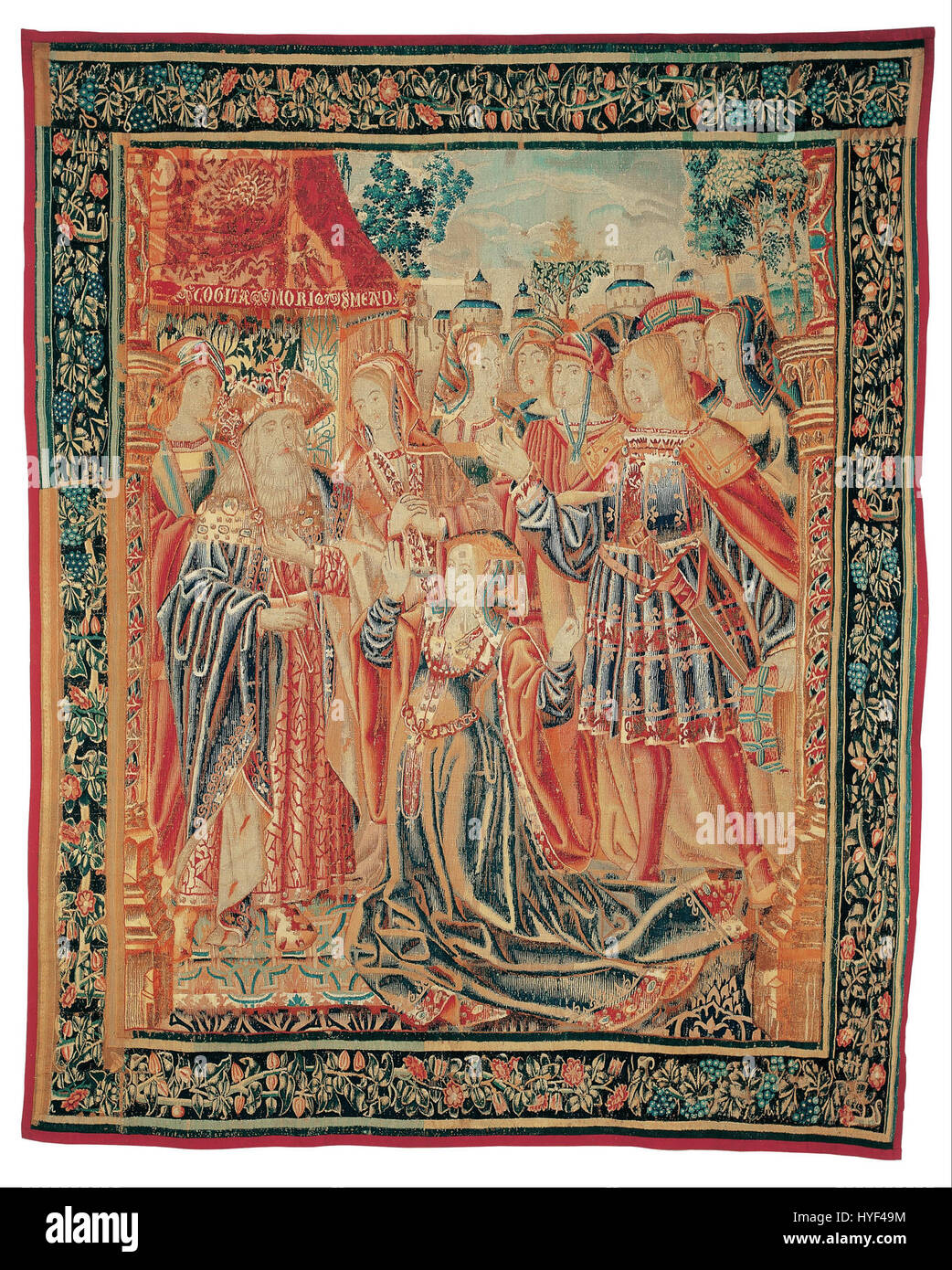 Cette œuvre de la Manufacture bruxelloise dépeint l'histoire mythologique de Troie, montrant Cassandra suppliant Priam de pardonner Paris. La scène reflète les émotions intenses et le drame de la mythologie grecque antique. Banque D'Images