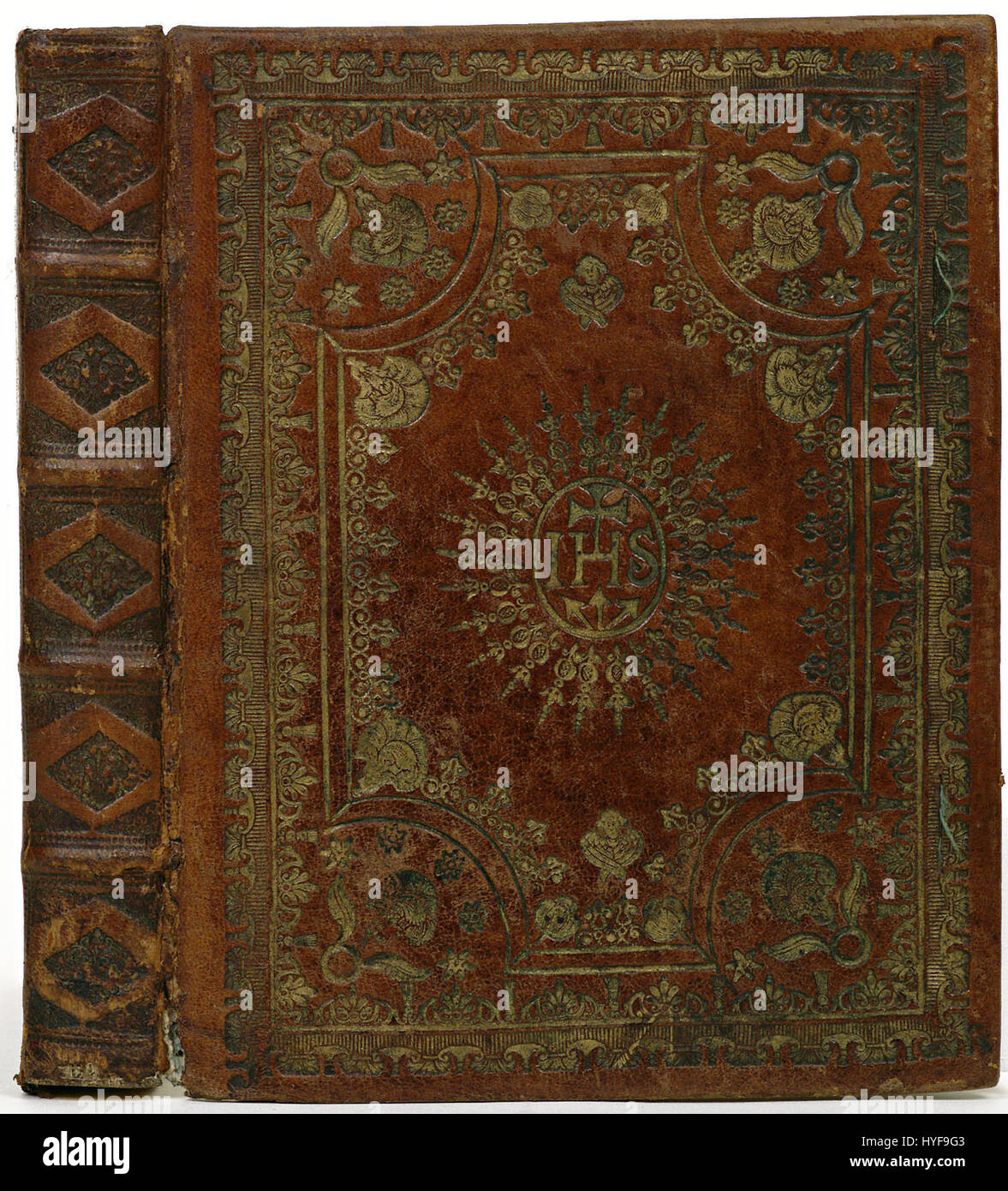 Cet article, une bande en cuir de mouton brun, a été fabriqué en 1748 et reflète le savoir-faire de l'époque. La bande de cuir, identifiée par le code KONB12, servait probablement un but décoratif ou fonctionnel dans la mode ou l'utilité du XVIIIe siècle. Banque D'Images