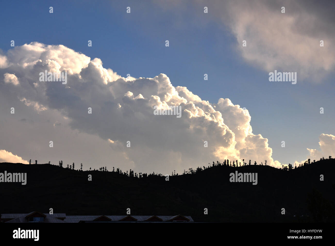 Nuage du ciel du Cachemire (photo Copyright © par Saji Maramon) Banque D'Images