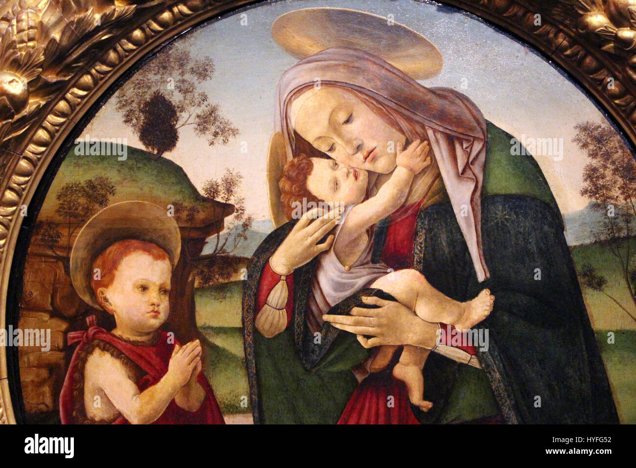Sandro Botticelli e bottega, Madonna col bambino e san giovannino dans un  tondo, 1490 1500 ca. 02 Photo Stock - Alamy