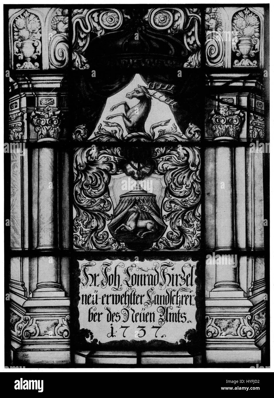 L'œuvre d'art intitulée 'Stadelecclesiaevitrum1737i' semble faire référence à une pièce ecclésiastique ou vitrail spécifique de l'année 1737. Il dépeint probablement des thèmes religieux avec des verreries complexes qui mettent en évidence le sacré défini de l'époque Banque D'Images