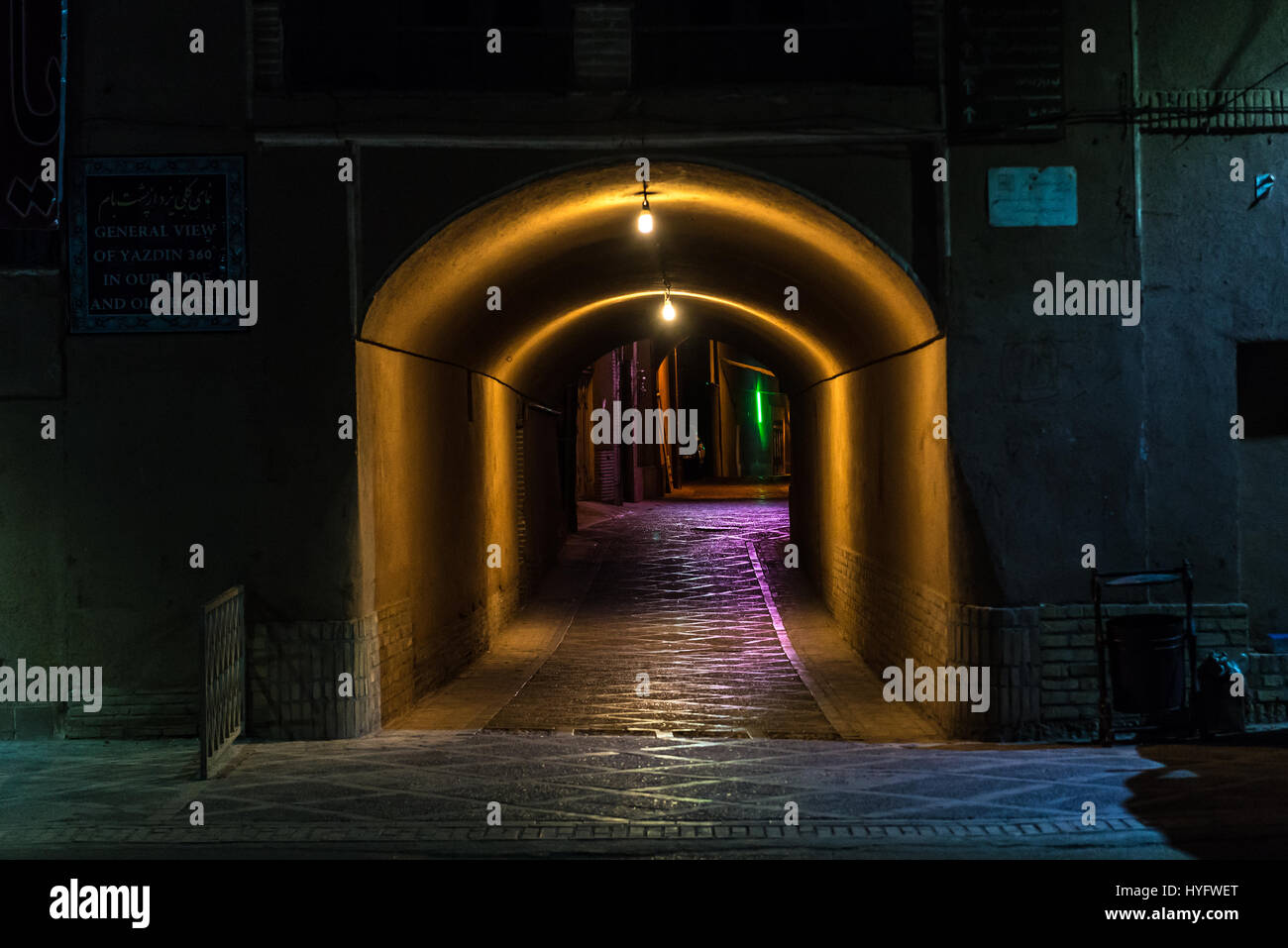 Rue étroite sur la vieille ville de Yazd, capitale de la province de Yazd, Iran Banque D'Images