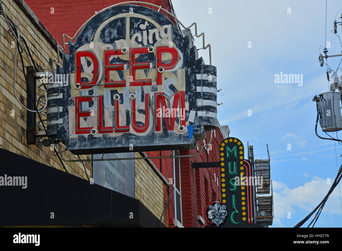 Deep Ellum, néon dans les arts et divertissements de Dallas, au Texas. Banque D'Images