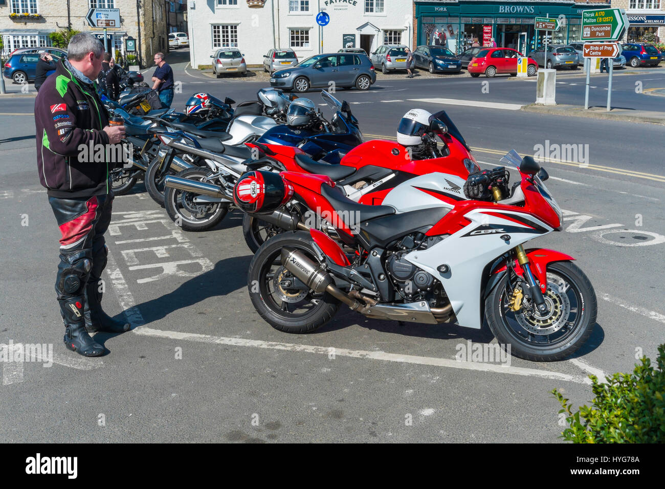 Une réunion régulière des motocyclistes à Helmsley North Yorkshire UK Banque D'Images