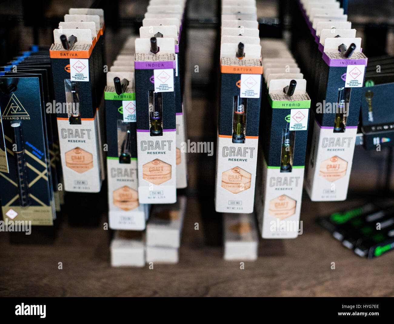Vapoter du cannabis Banque de photographies et d'images à haute résolution 