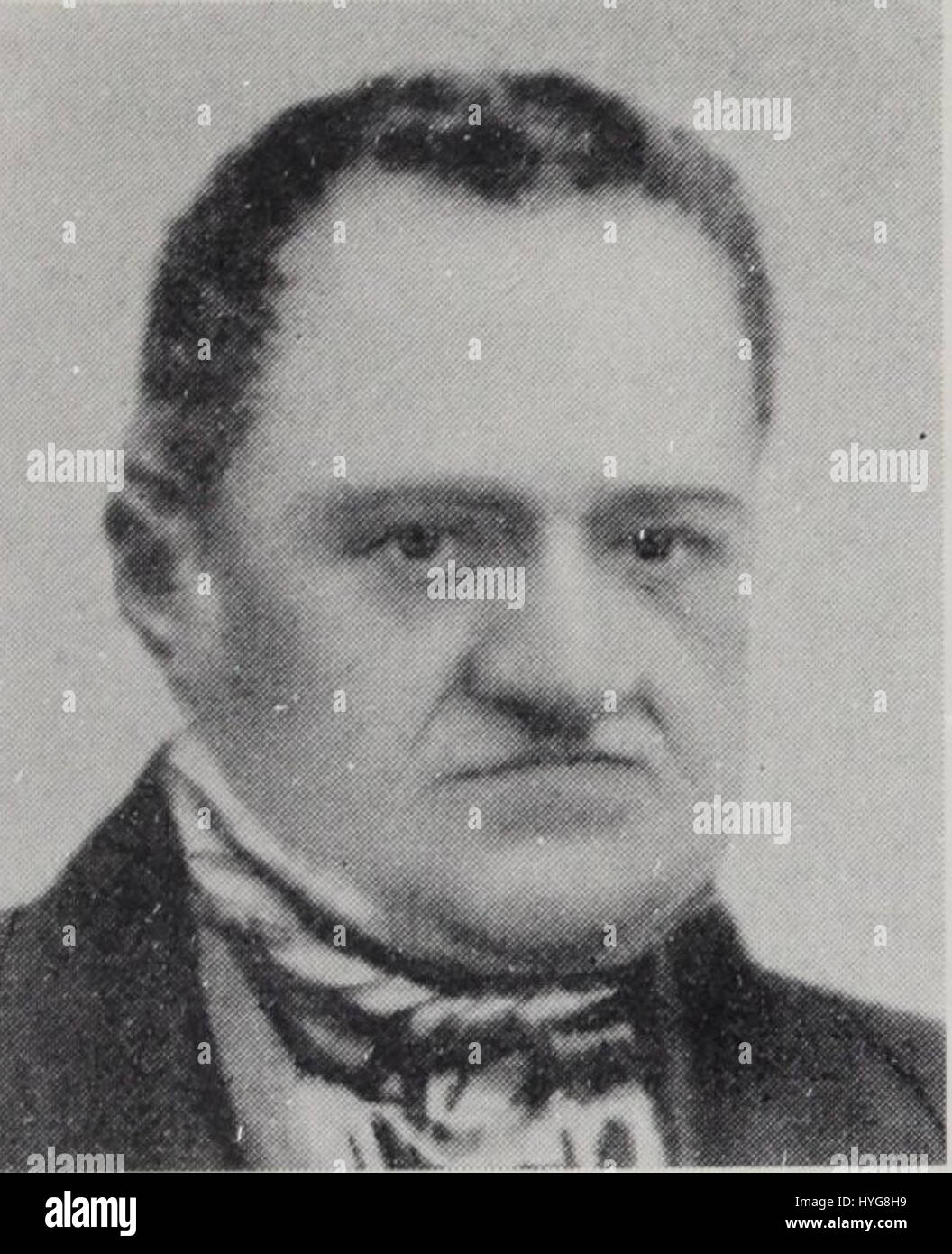 Cette image recadrée d’une archive numérique présente une photographie du début du XXe siècle d’un personnage historique, mettant en valeur l’expression détaillée et le contexte du sujet. La photographie met en valeur les compétences techniques des premières technologies photographiques. Banque D'Images