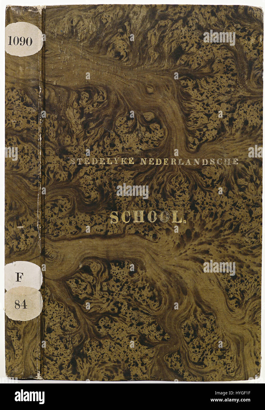 Le 'Band van bruin marmerpapier' est une pièce décorative en papier marbrun, associée à la ville de Middelburg. Cet article du XIXe siècle met en valeur le savoir-faire artisanal de la région en marbrures de papier et en arts décoratifs Banque D'Images