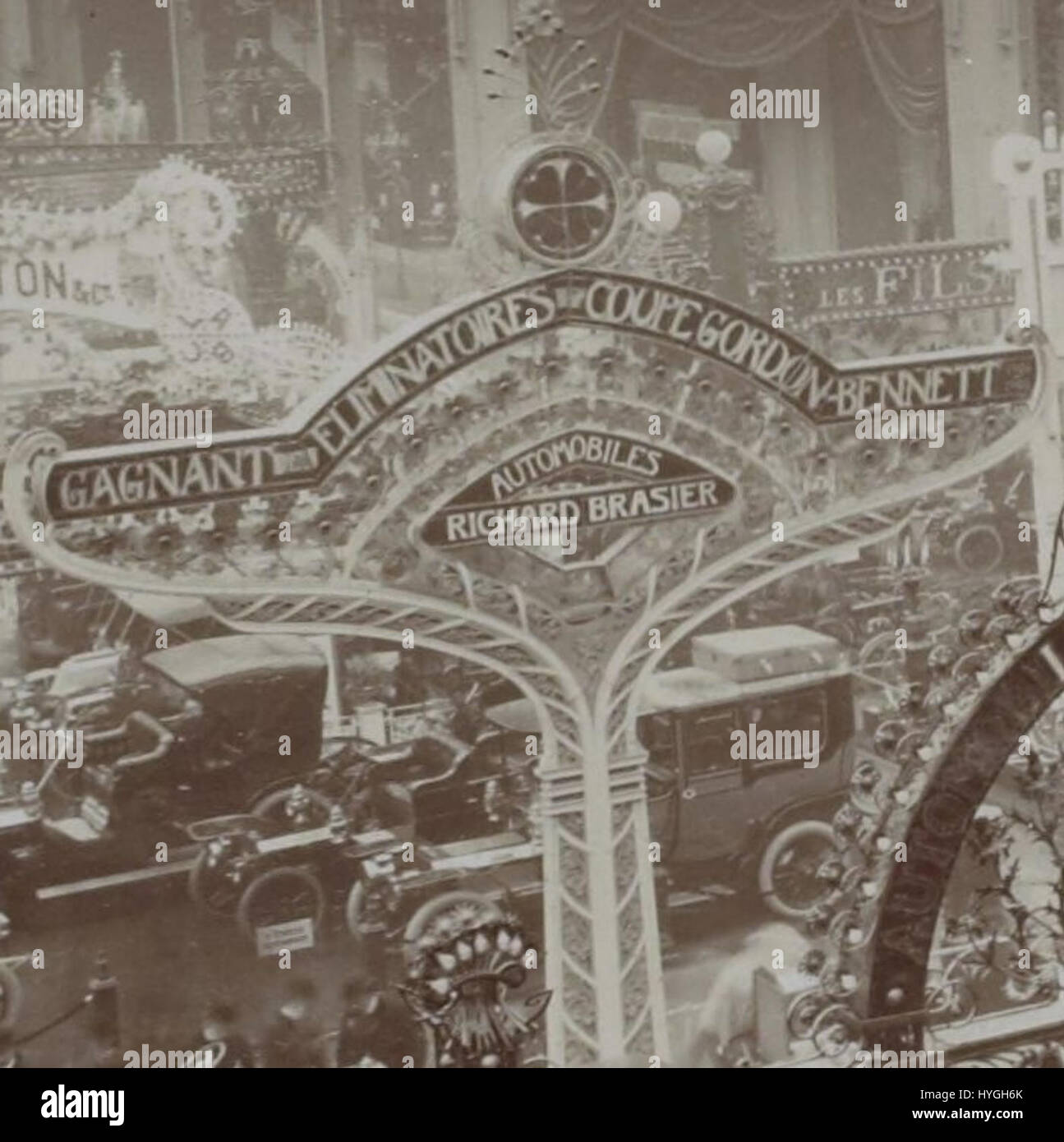 Le *enseigne Brasier* au salon de l'automobile 1905 fait référence à une exposition automobile mettant en vedette la marque Brasier au salon de l'automobile de Paris, événement marquant les débuts de l'industrie automobile. Banque D'Images