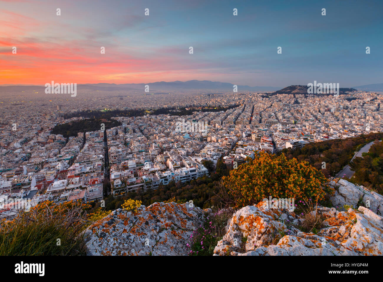 Vue d'Athènes depuis la colline du Lycabette au coucher du soleil, la Grèce. Banque D'Images