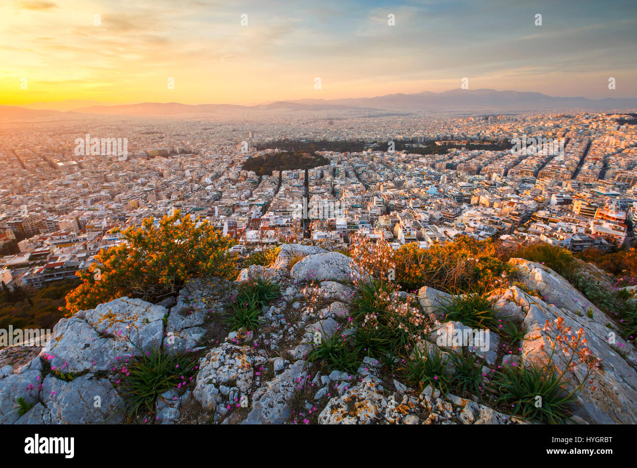 Vue d'Athènes depuis la colline du Lycabette au coucher du soleil, la Grèce. Banque D'Images
