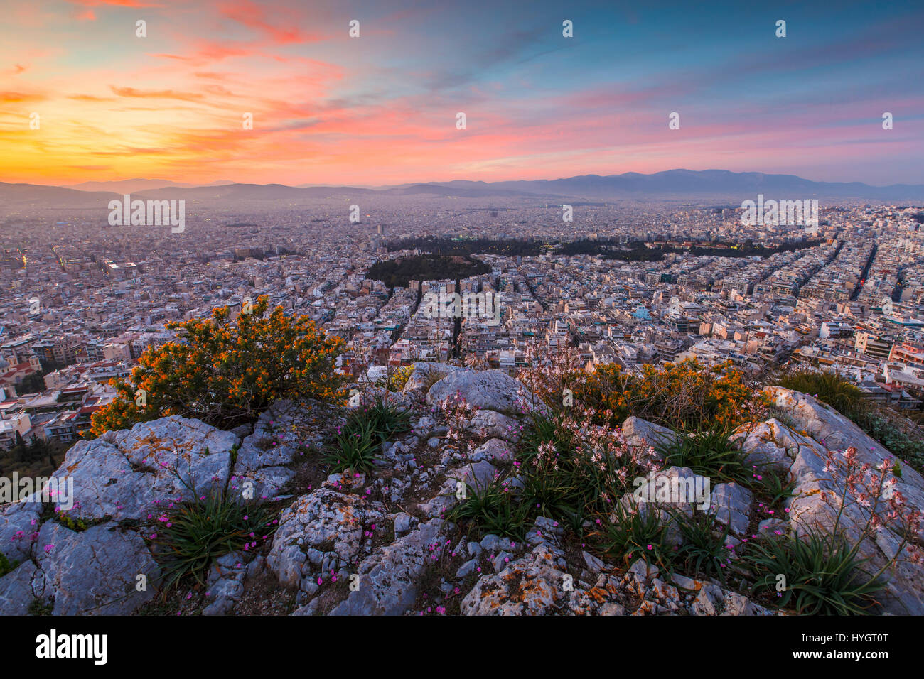 Vue d'Athènes depuis la colline du Lycabette au coucher du soleil, la Grèce. Banque D'Images