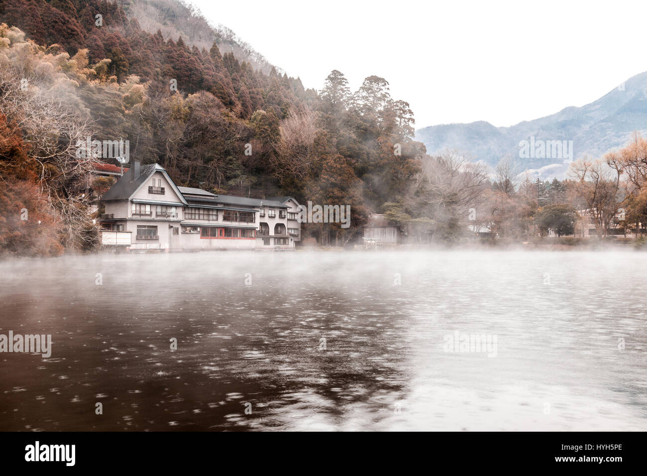 Lac Kinrin est un célèbre monument de la ville de Yufuin dans l'île de Kyushu, au Japon. Banque D'Images
