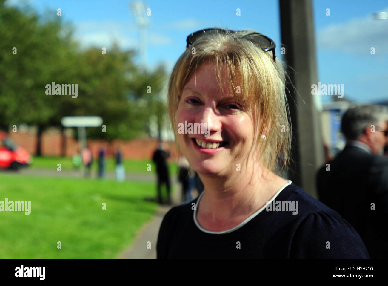 Secrétaire du Cabinet pour le sport Shona Robison photographié après une rencontre avec des fans de football Dundee Banque D'Images