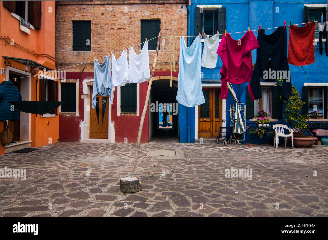 Le séchage des vêtements dans l'île de Burano, Venise, Italie. Banque D'Images