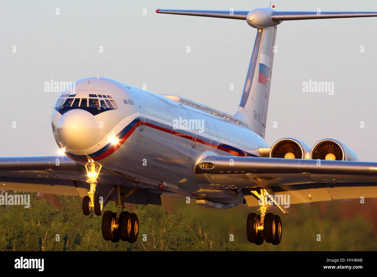 CHKALOVSKY, DANS LA RÉGION DE MOSCOU, RUSSIE - le 18 juillet 2013 : Iliouchine Il-62M RA-86572 de la Force aérienne russe à l'atterrissage à Chkalovsky. Banque D'Images