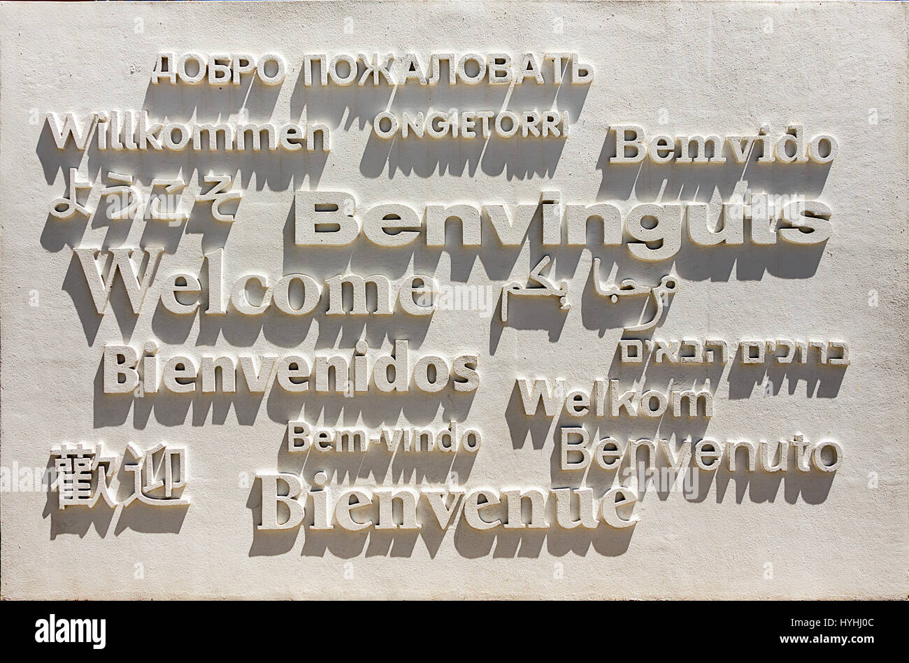 Un signe de bienvenue avec écrit en plusieurs langues Banque D'Images