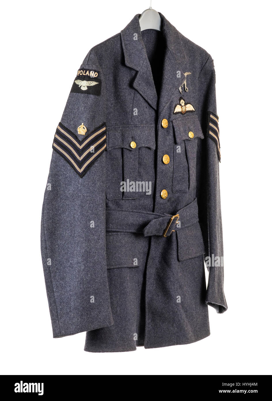 WW2 RAF tunique portée par un sergent de l'Armée de l'Air polonaise, avec un chiffon de l'épaule, la Pologne les ailes de la RAF et de rayures et badges boutons de cuivre par des boutons Ltd Banque D'Images