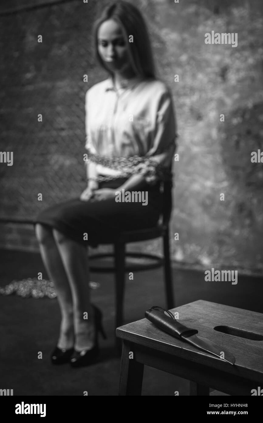 Mad piégé femme forte, prête à se défendre Banque D'Images