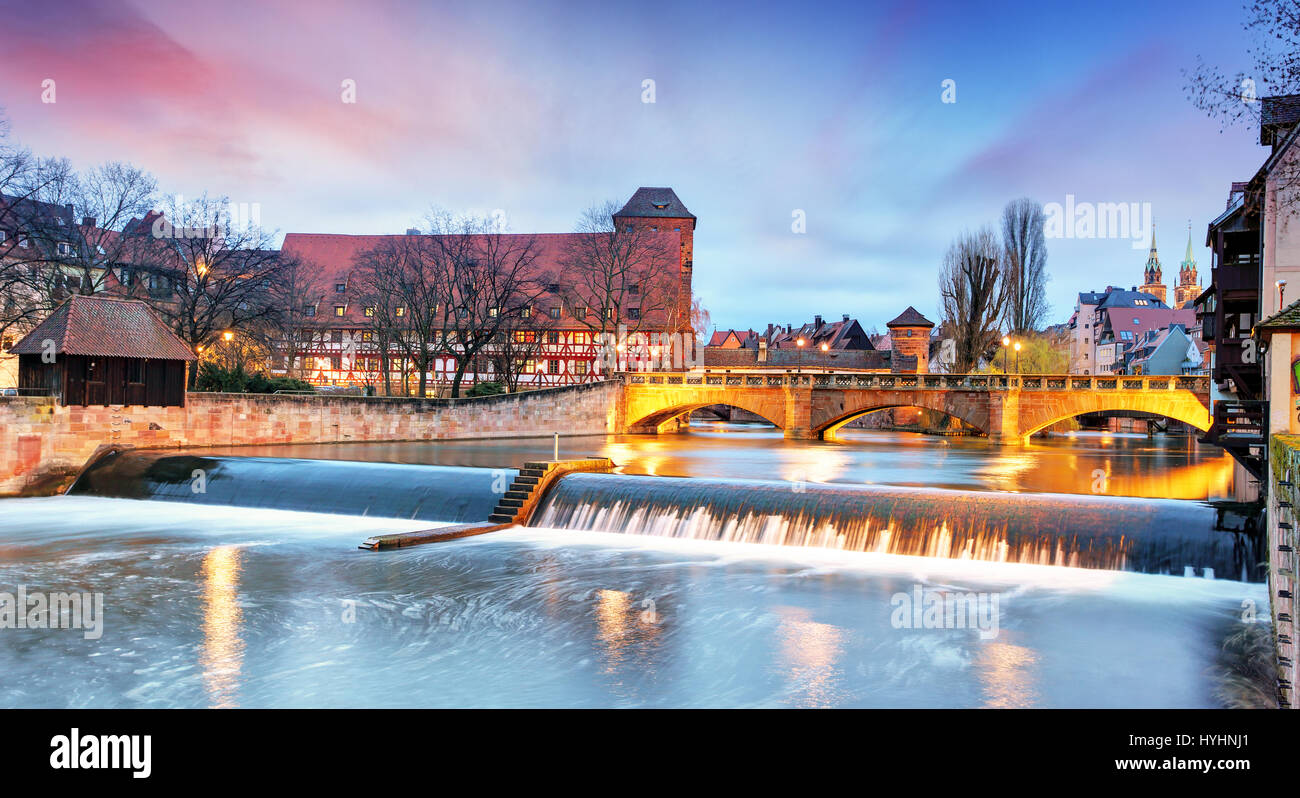 La ville de Nuremberg - Les bords de la rivière Pegnitz, Allemagne Banque D'Images