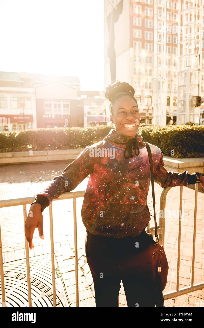 Portrait of a young african american teen girl in the city Banque D'Images