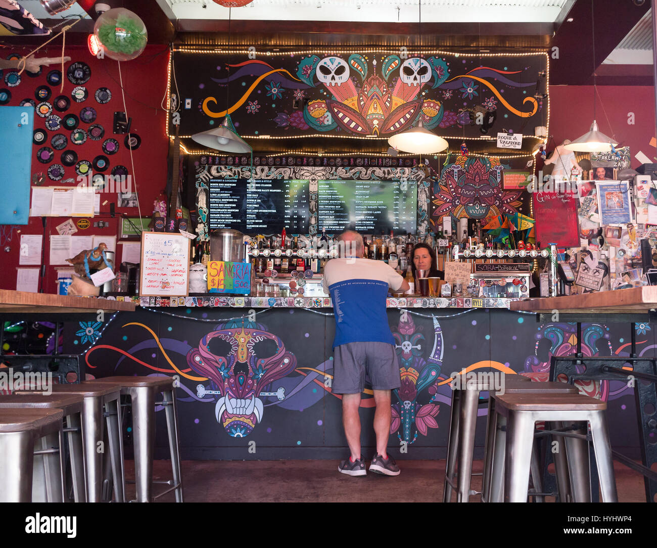 Wellington, Nouvelle-Zélande - 10 Février 2017 : l'intérieur de la Rogue et Vagabond Craft Beer Bar à Wellington. Banque D'Images