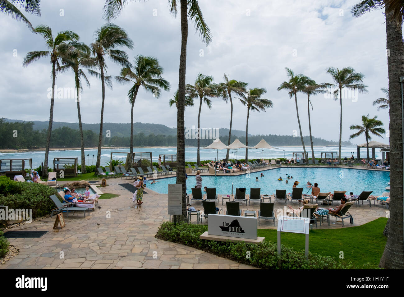 TURTLE BAY, Oahu, Hawaii - 19 février 2017 : Piscine et célèbre restaurant Le Point à Turtle Bay Resort sur la Côte-d'Oahu à Hawaii. Banque D'Images