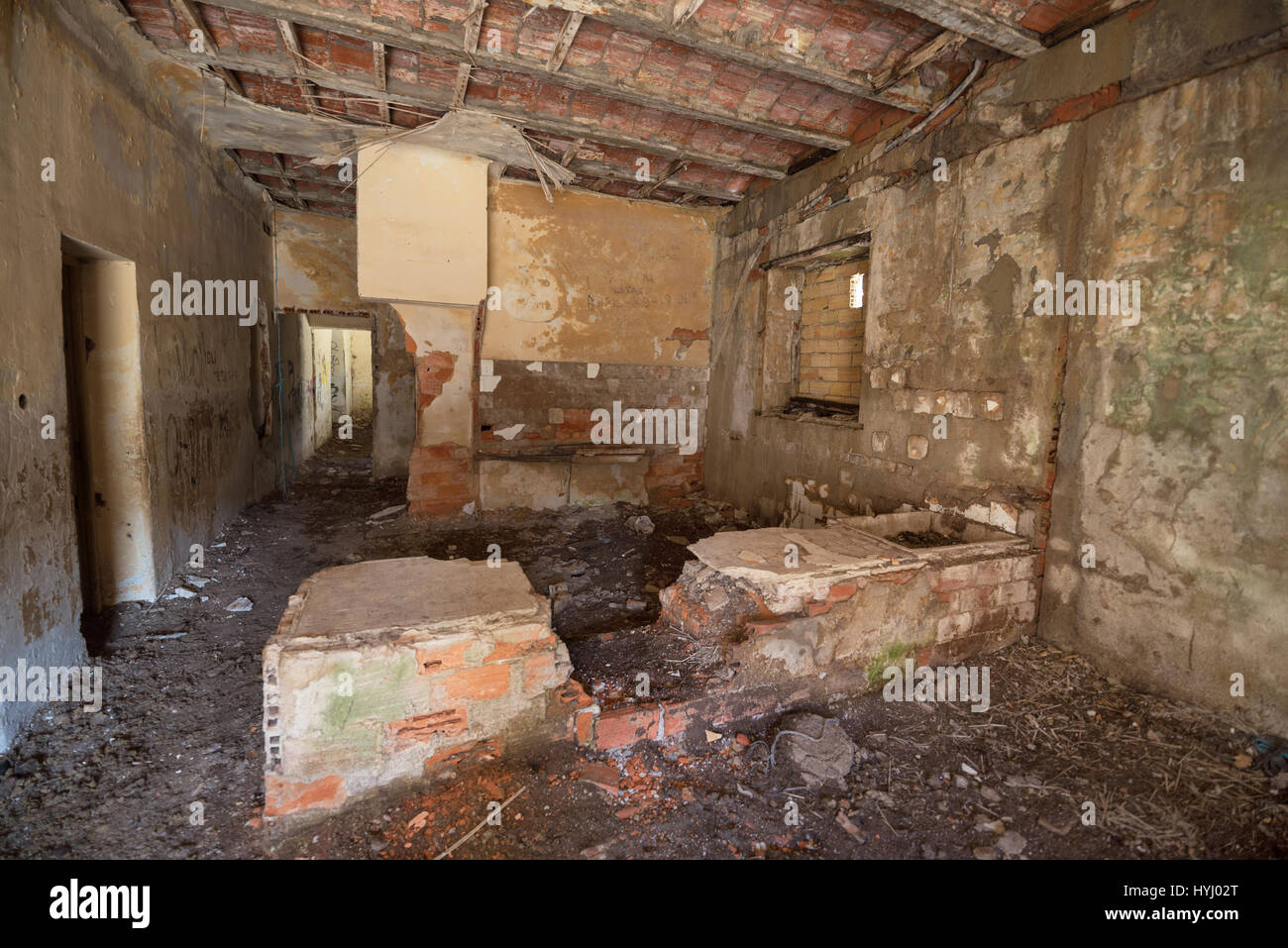 Intérieur de maison en ruine Banque D'Images
