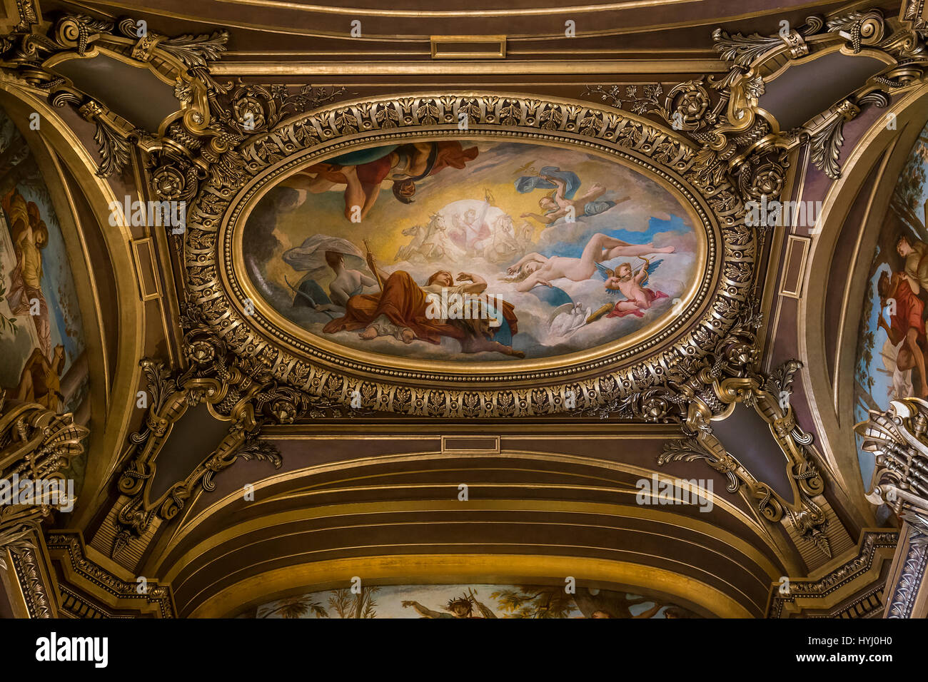 Paris, France, mars 14, 2017 : interiors, fresques et les détails ...
